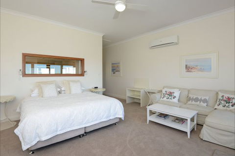 A Seascape Retreat - Accommodation Sunshine Coast 2